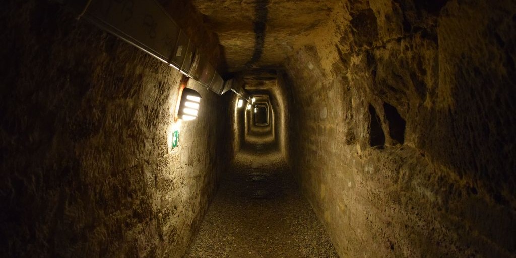 Mysterious tunnel in Paris Catacombs